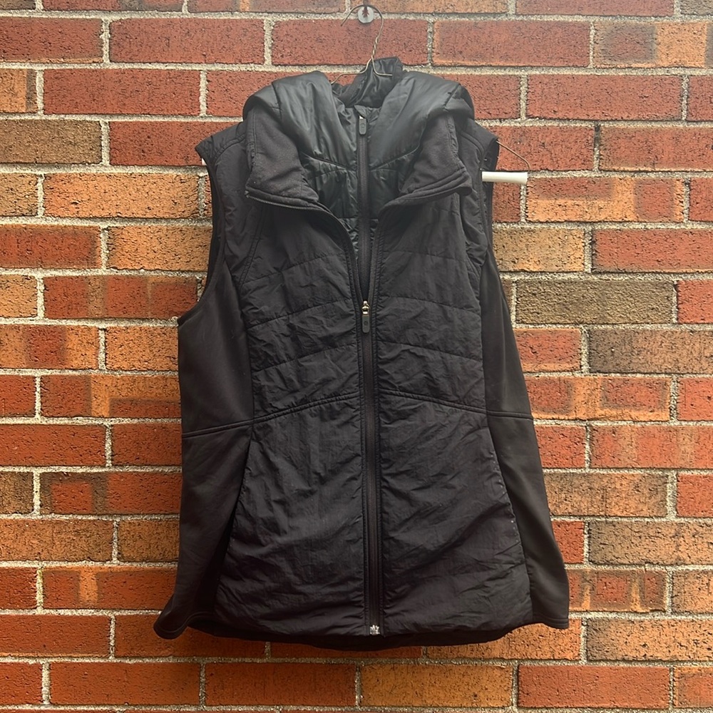 Lululemon Another Mile Black Hooded Insulated Vest
Size 12